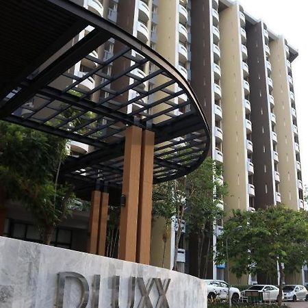 Hotel Dluxx Thammasat Pathum Thani Exteriér fotografie