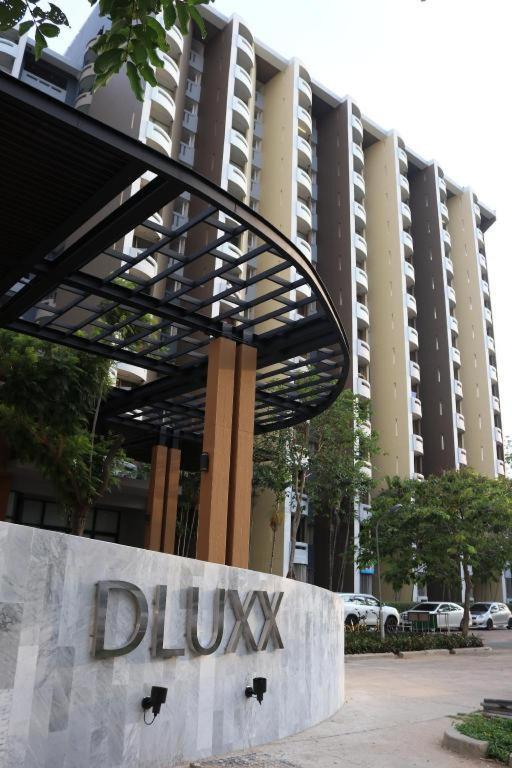 Hotel Dluxx Thammasat Pathum Thani Exteriér fotografie