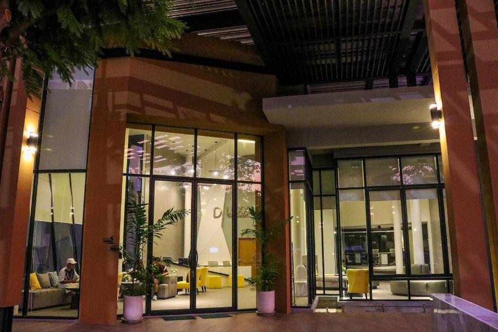 Hotel Dluxx Thammasat Pathum Thani Exteriér fotografie
